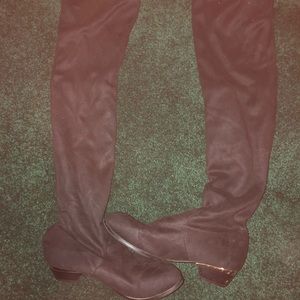 BLACK SLOUCHY CLOTH BOOTS.